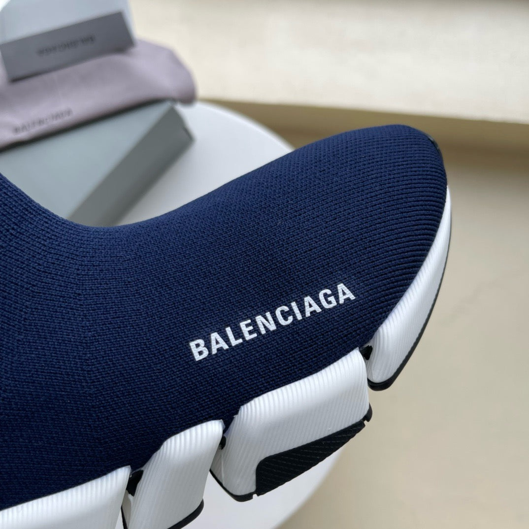 Blaue und himmelblaue Schuhe
