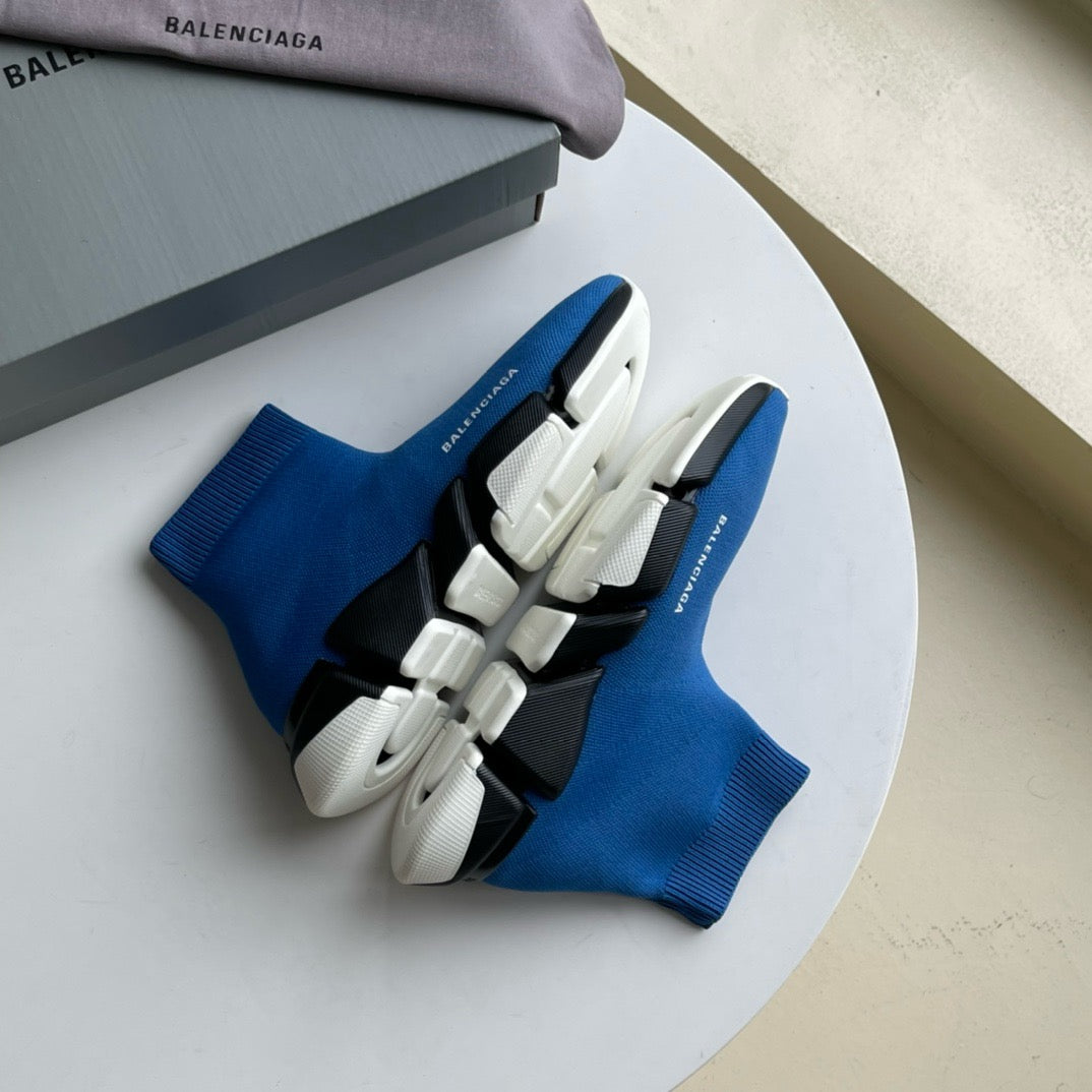 Blaue und himmelblaue Schuhe