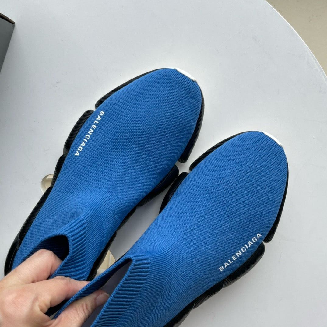 Blaue und himmelblaue Schuhe
