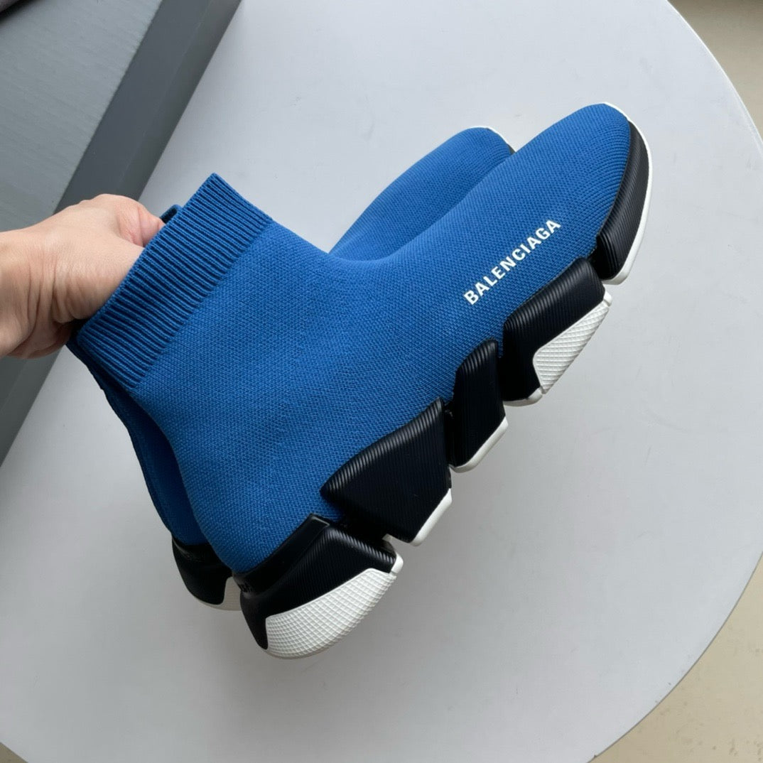 Blaue und himmelblaue Schuhe