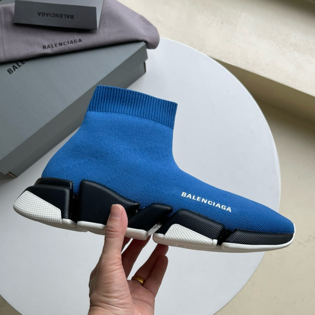 Blaue und himmelblaue Schuhe