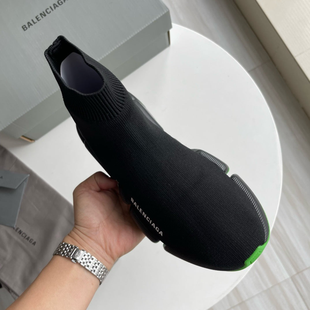 حذاء أسود وأخضر وأسود وردي