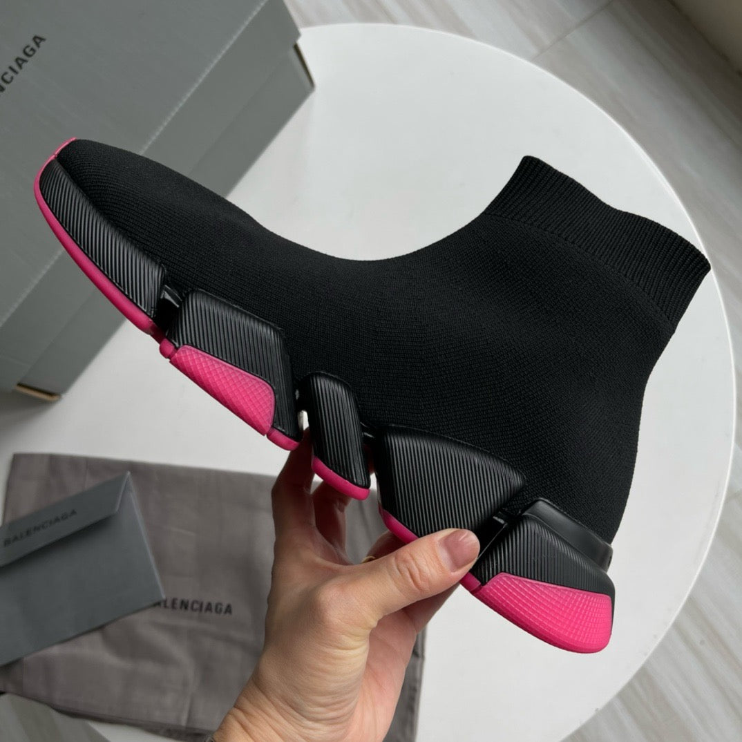 حذاء أسود وأخضر وأسود وردي