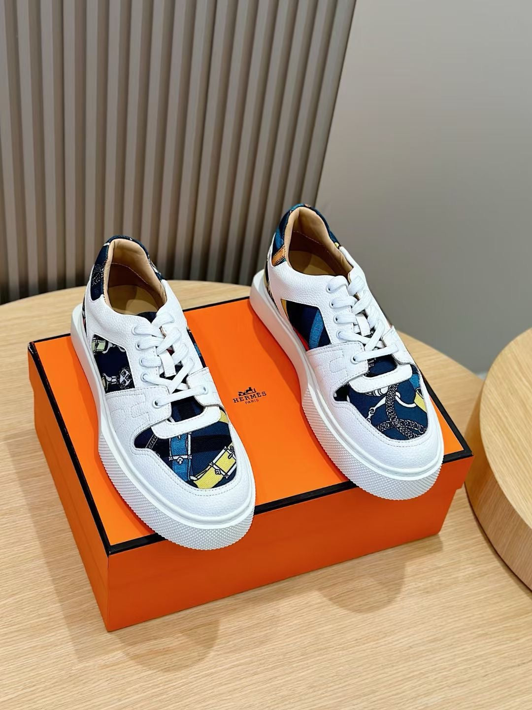 Mehrfarbige Schuhe