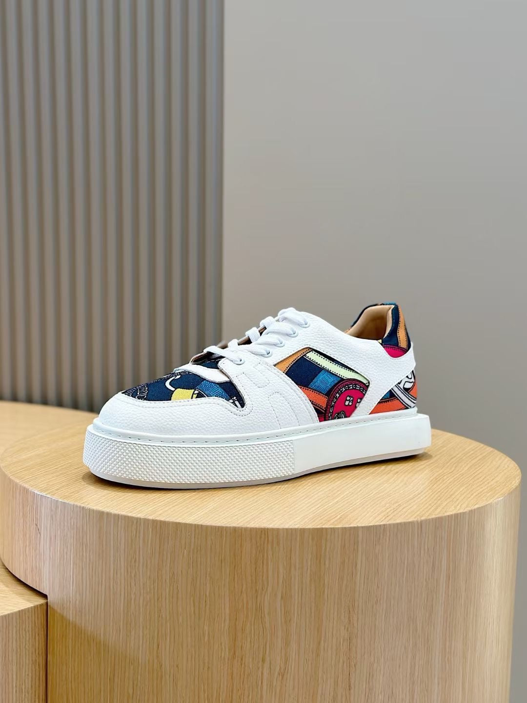 Mehrfarbige Schuhe
