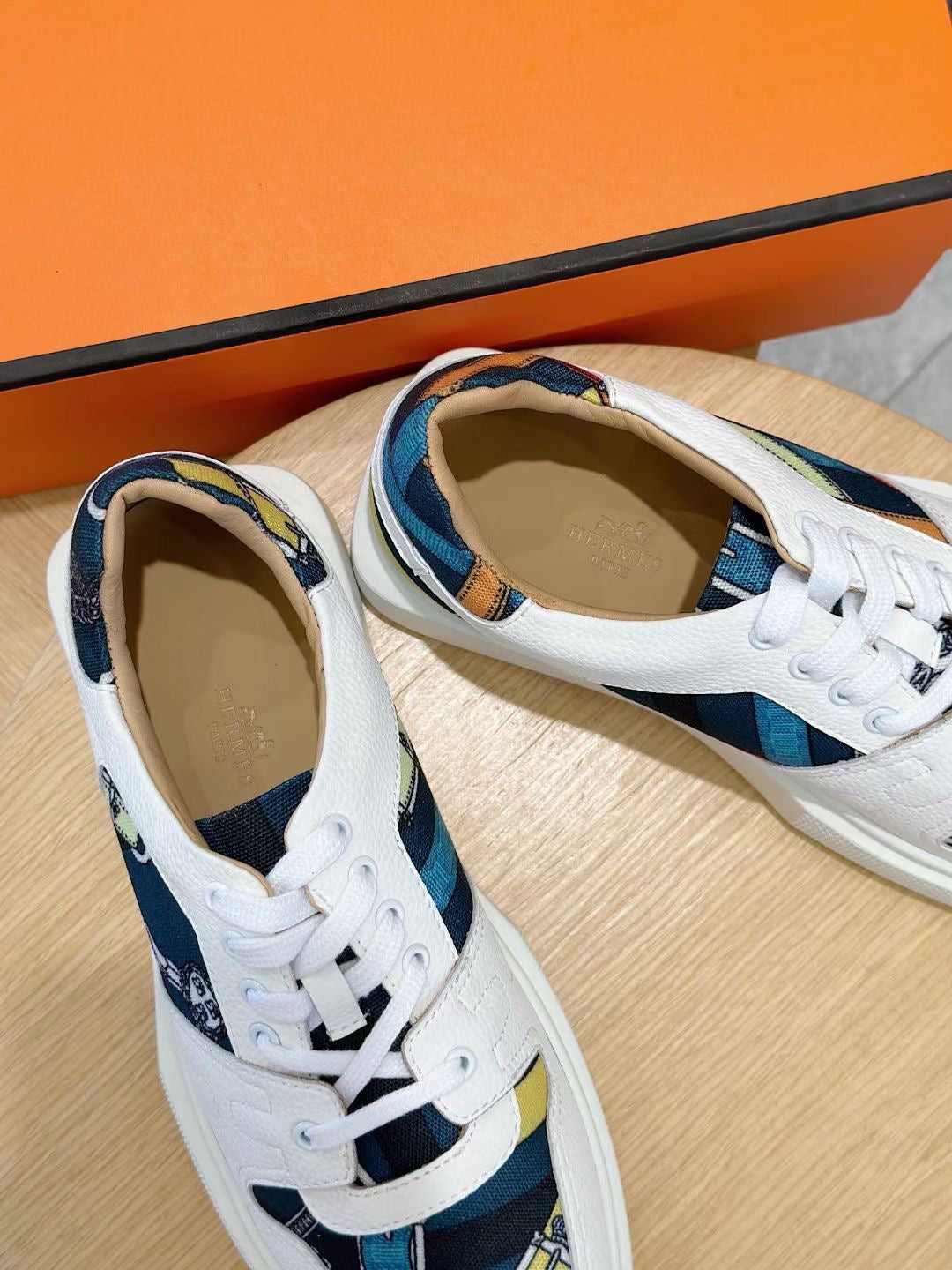 Mehrfarbige Schuhe