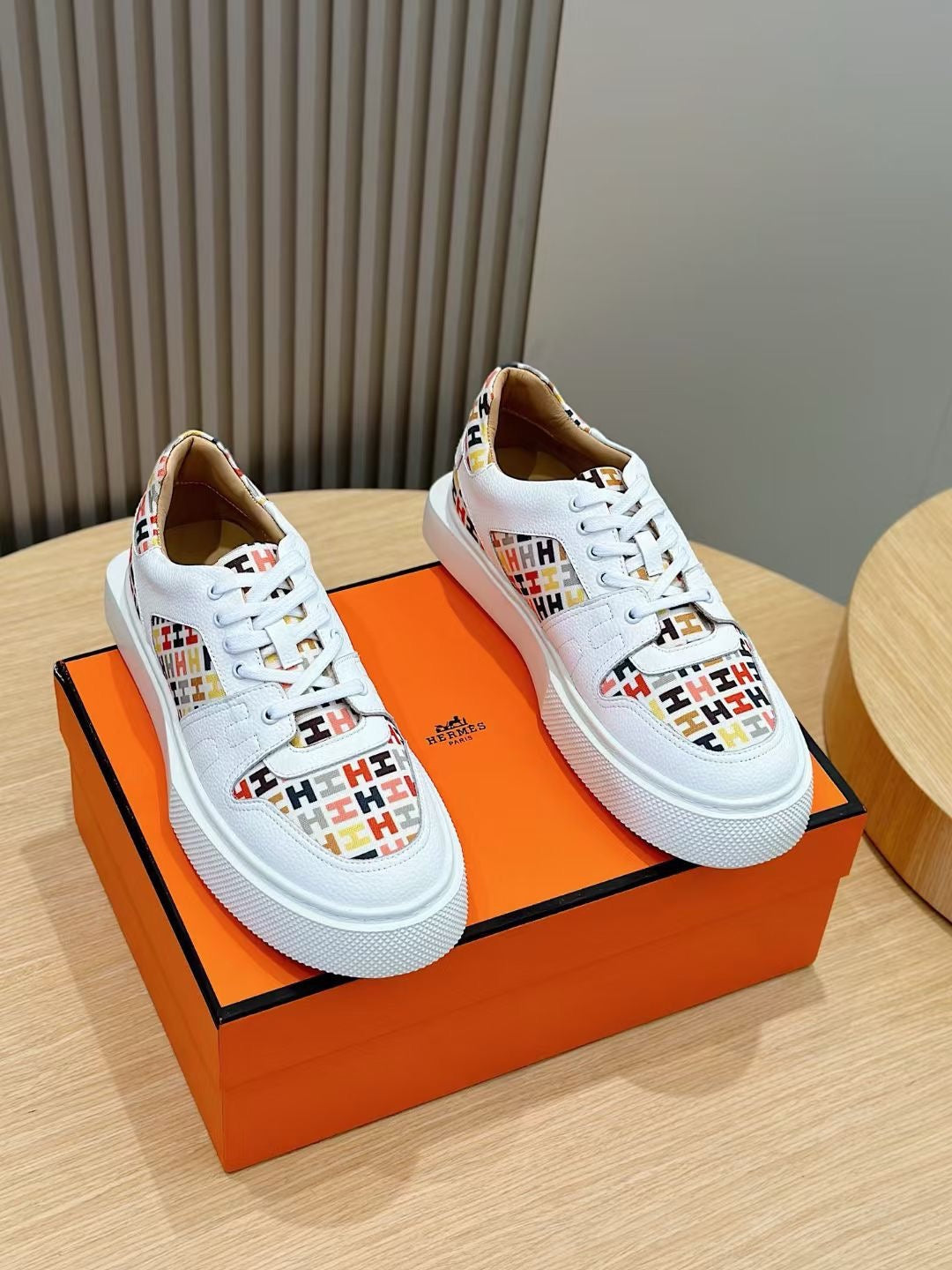 Mehrfarbige Schuhe