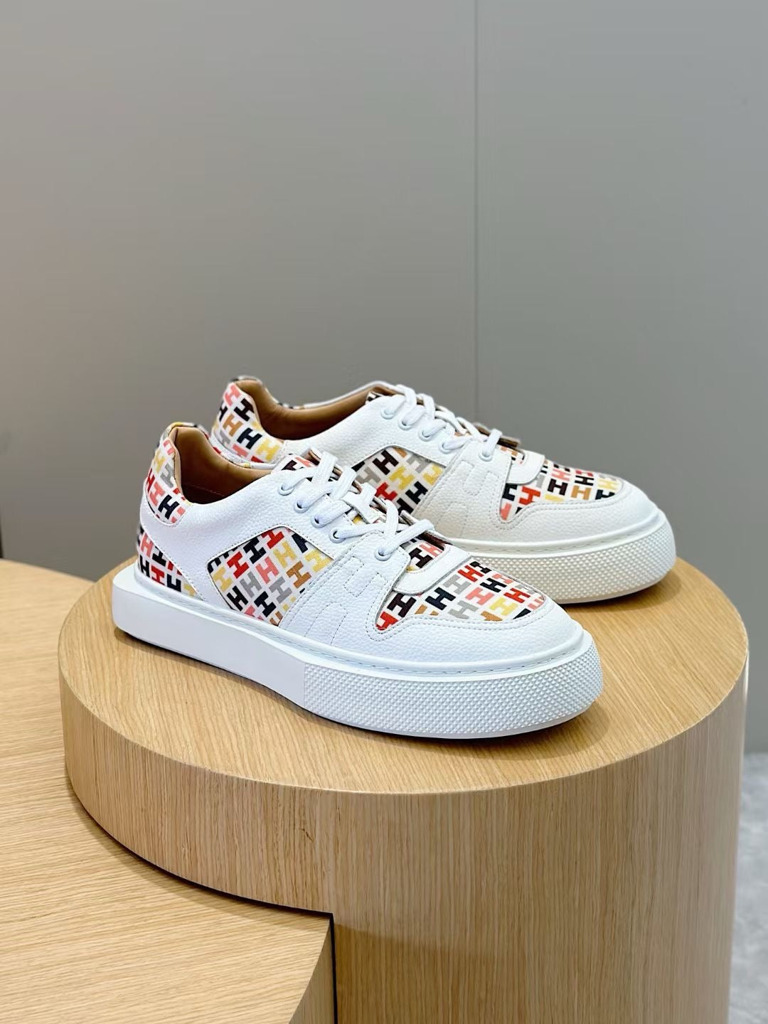 Mehrfarbige Schuhe