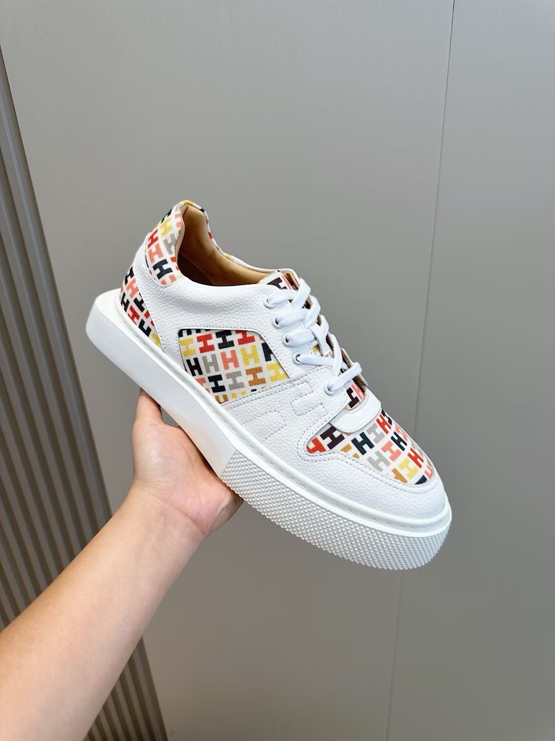 Mehrfarbige Schuhe