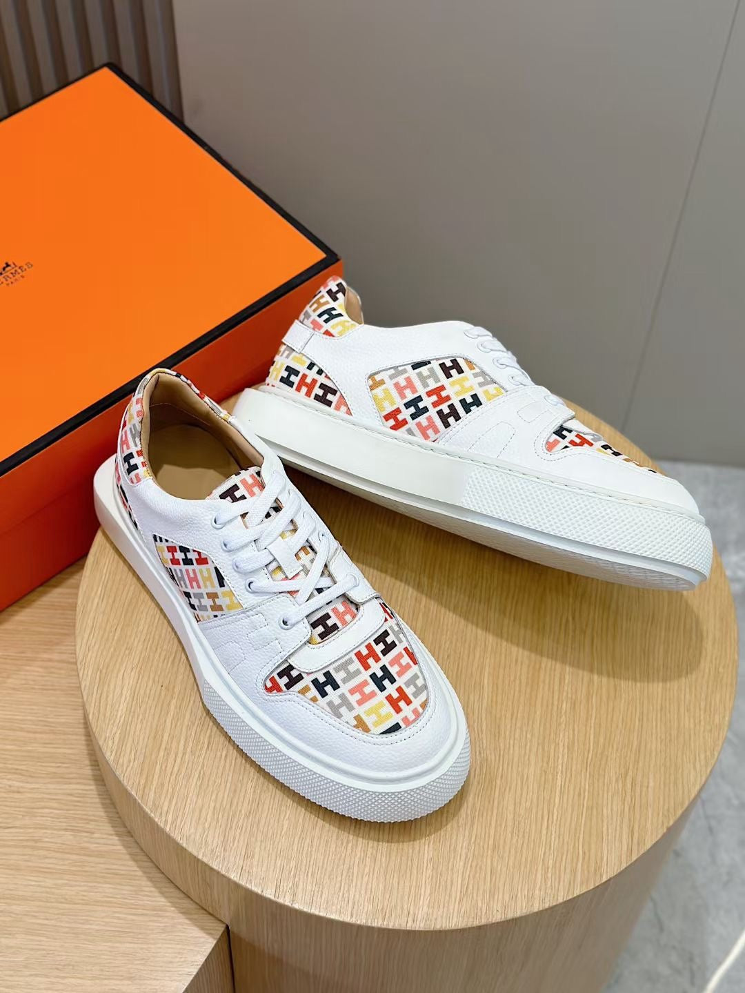 Mehrfarbige Schuhe