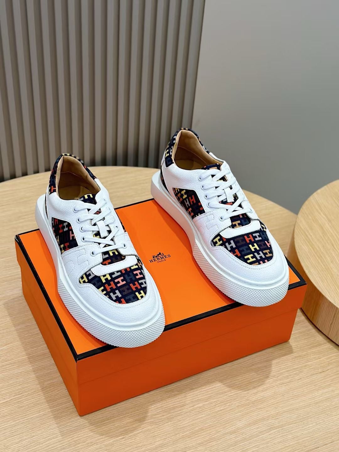 Mehrfarbige Schuhe