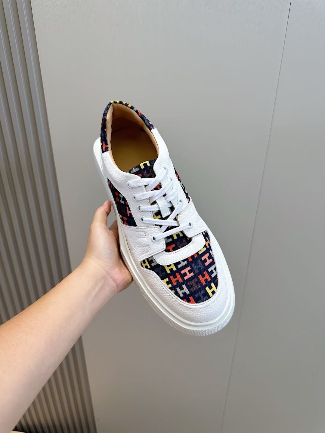 Mehrfarbige Schuhe