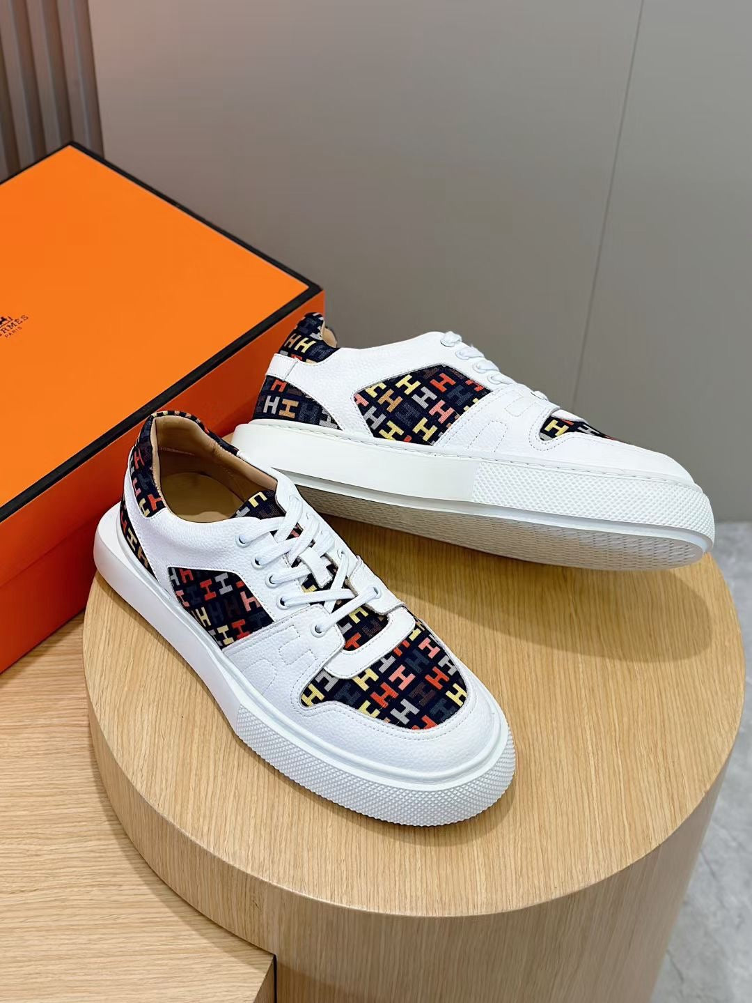 Mehrfarbige Schuhe