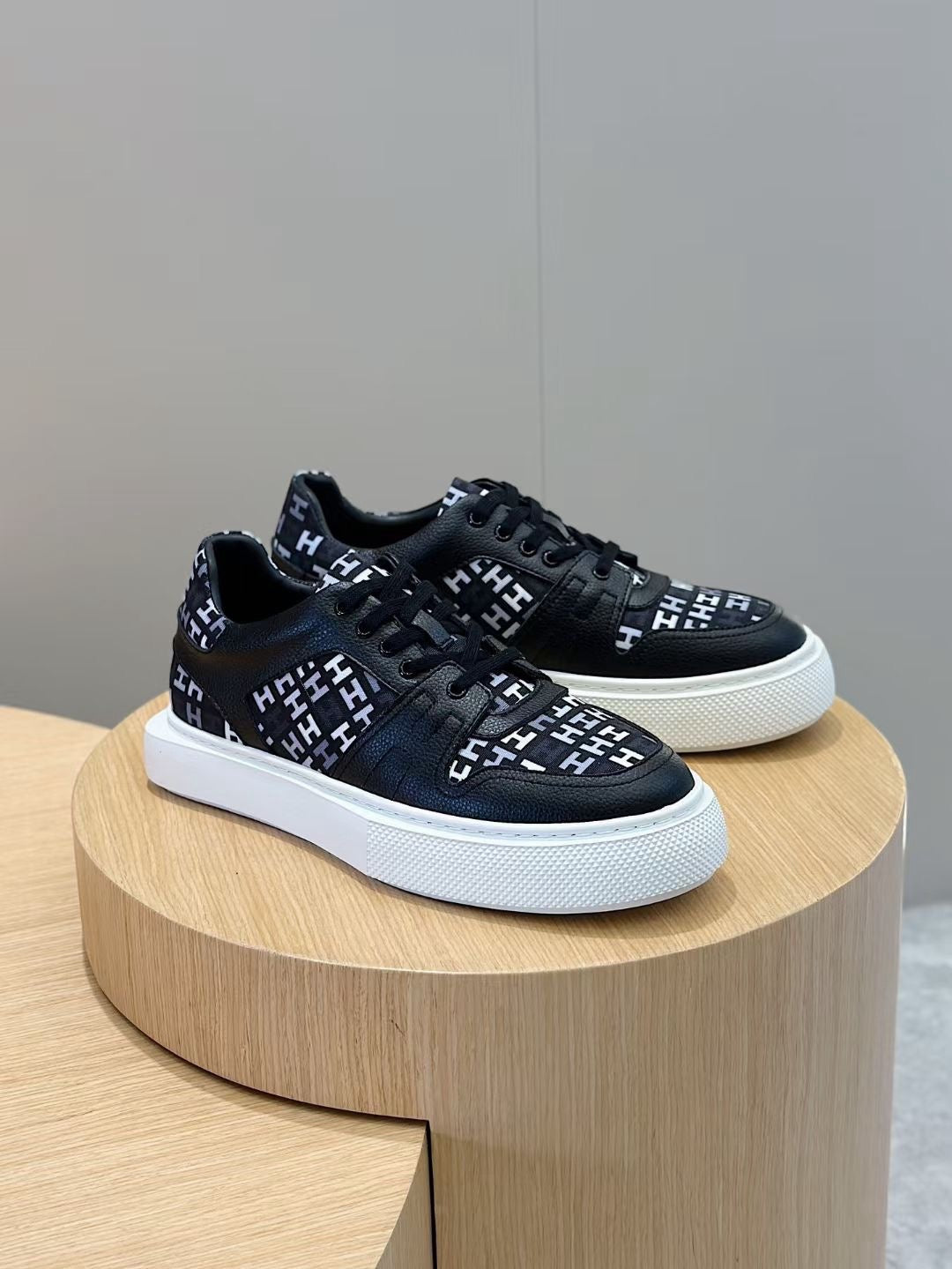 Mehrfarbige Schuhe