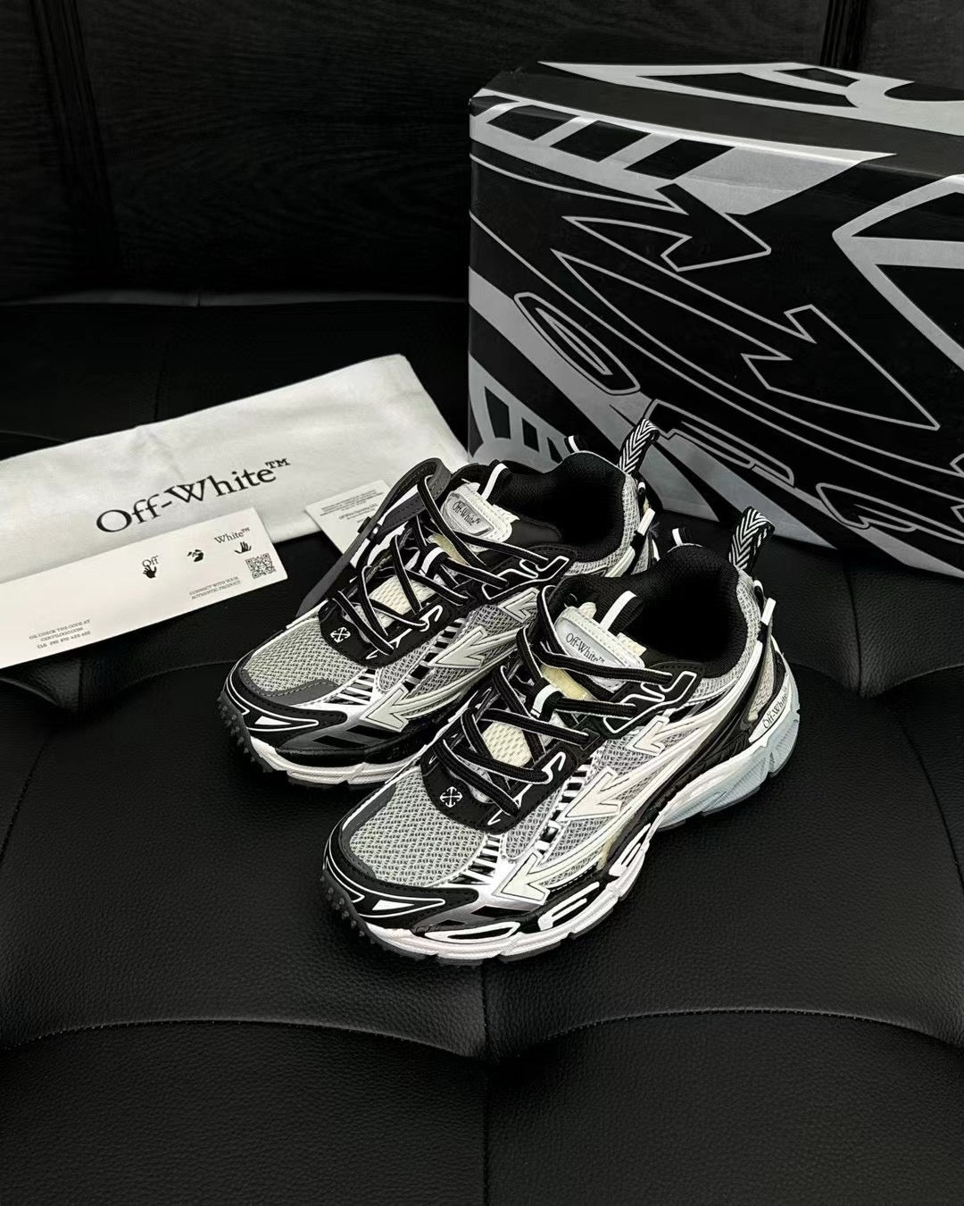 Mehrfarbige Schuhe