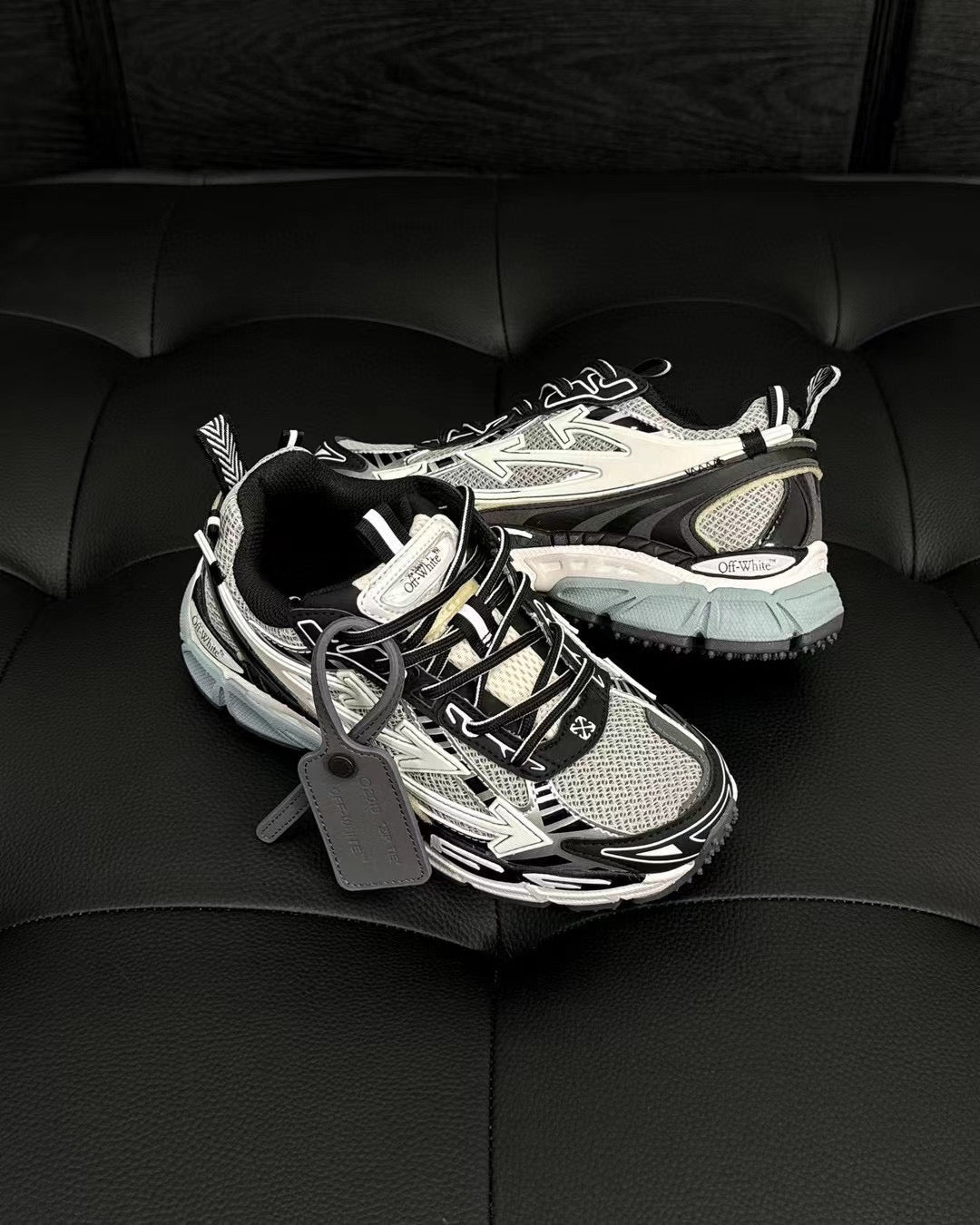 Mehrfarbige Schuhe