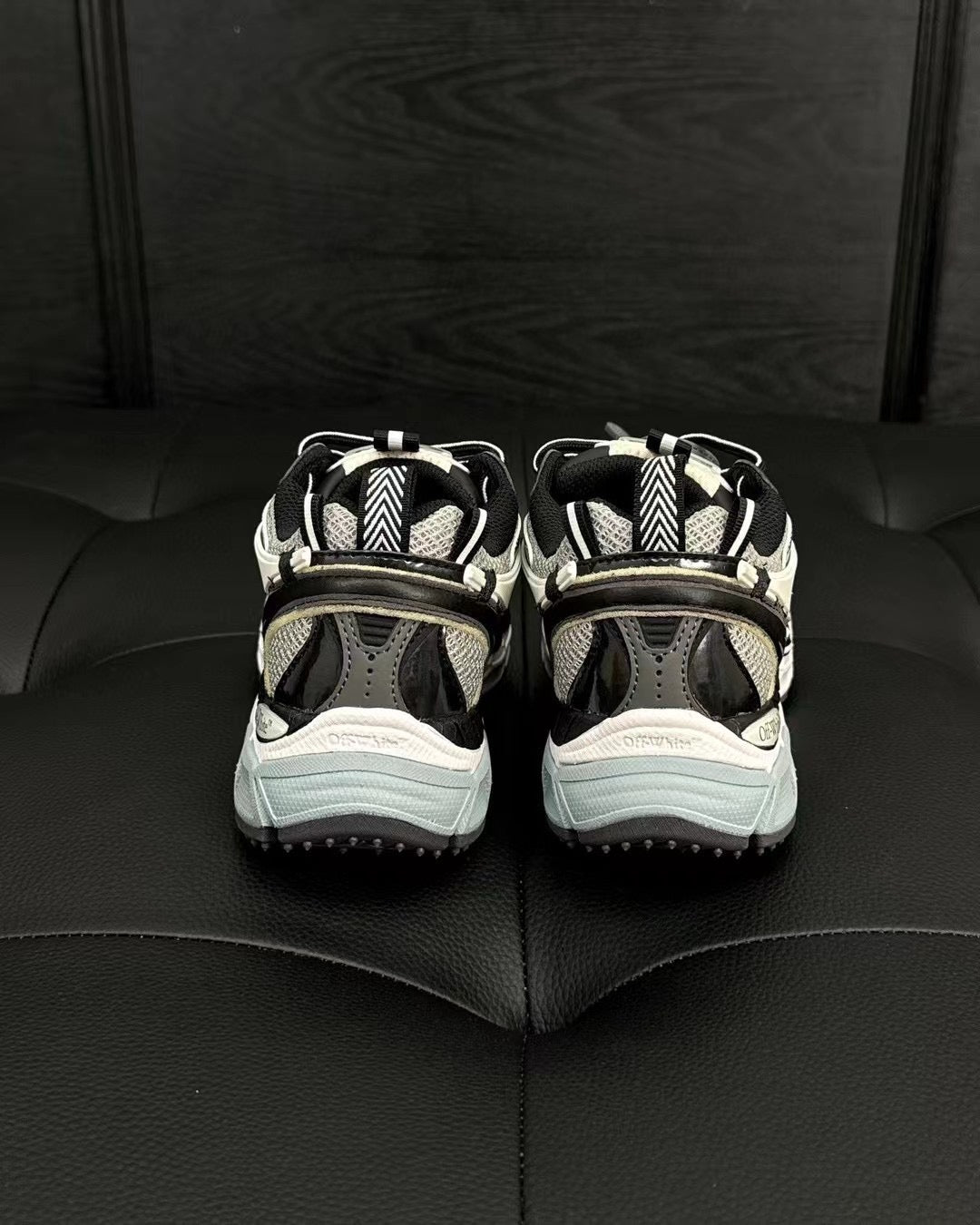 Mehrfarbige Schuhe