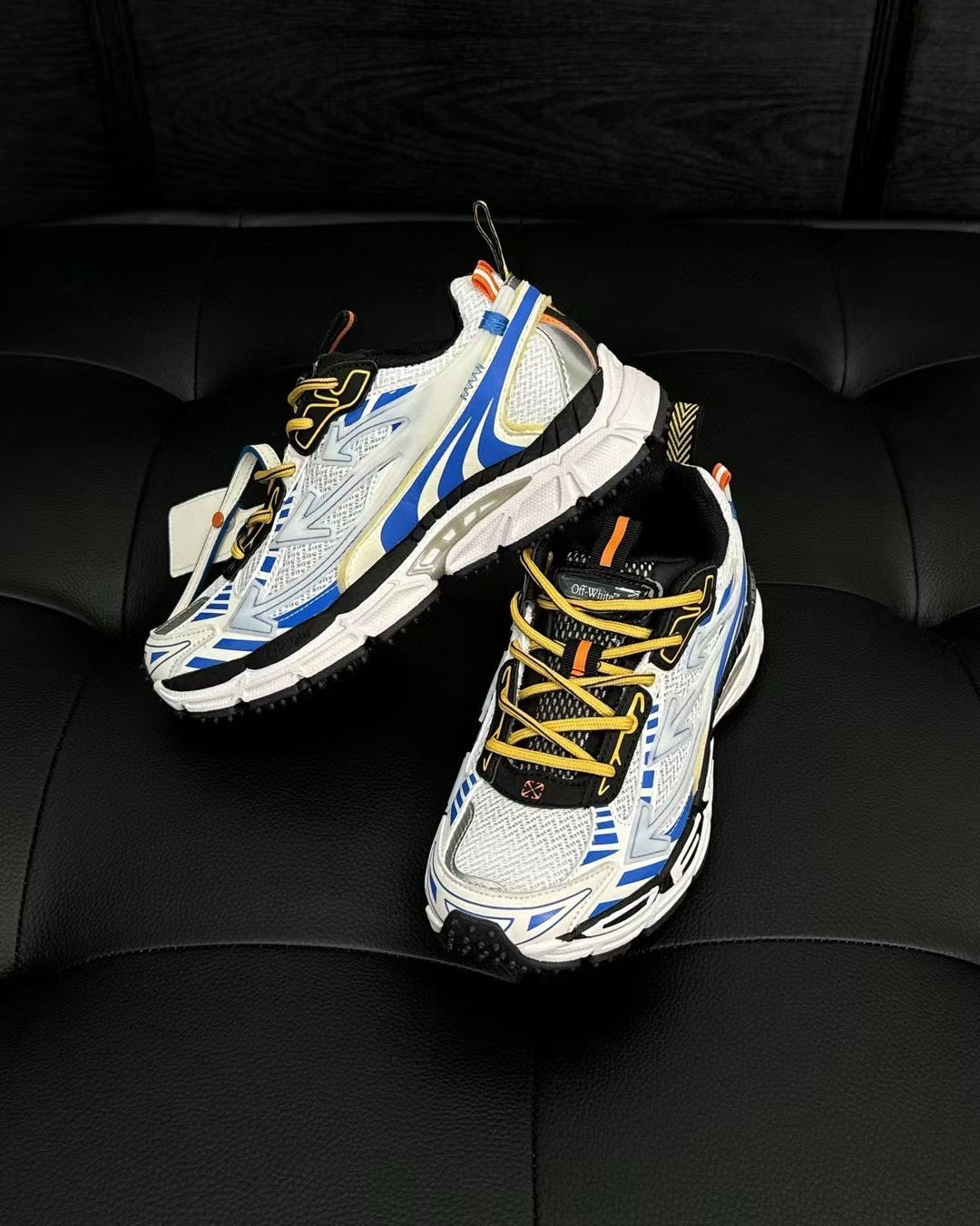 Mehrfarbige Schuhe