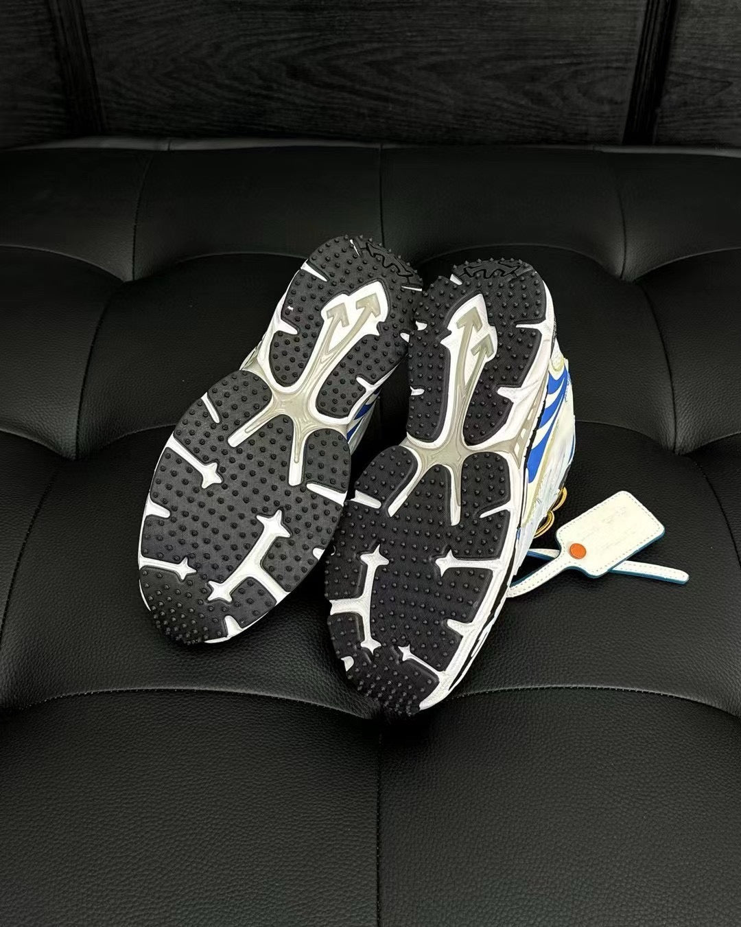 Mehrfarbige Schuhe