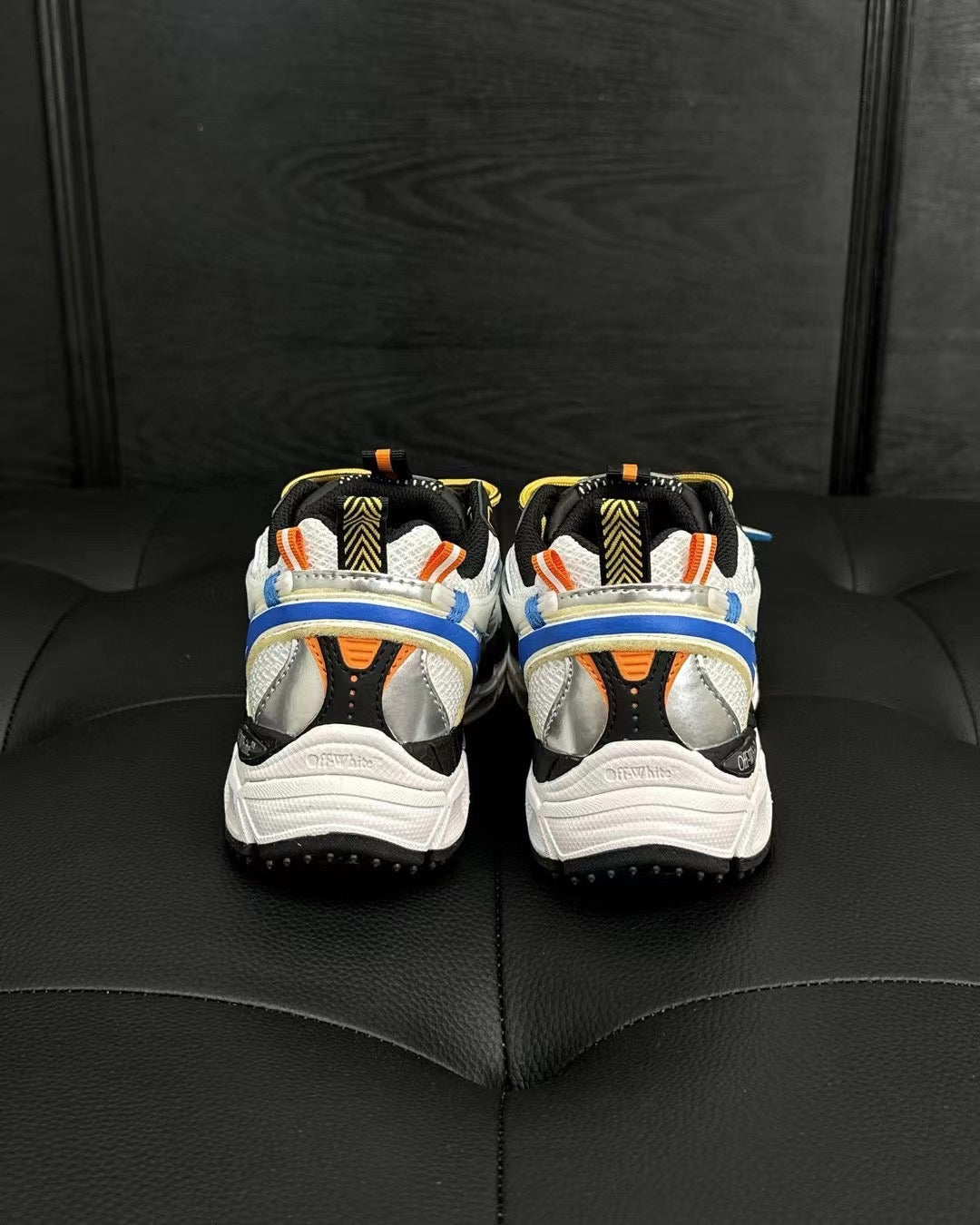Mehrfarbige Schuhe