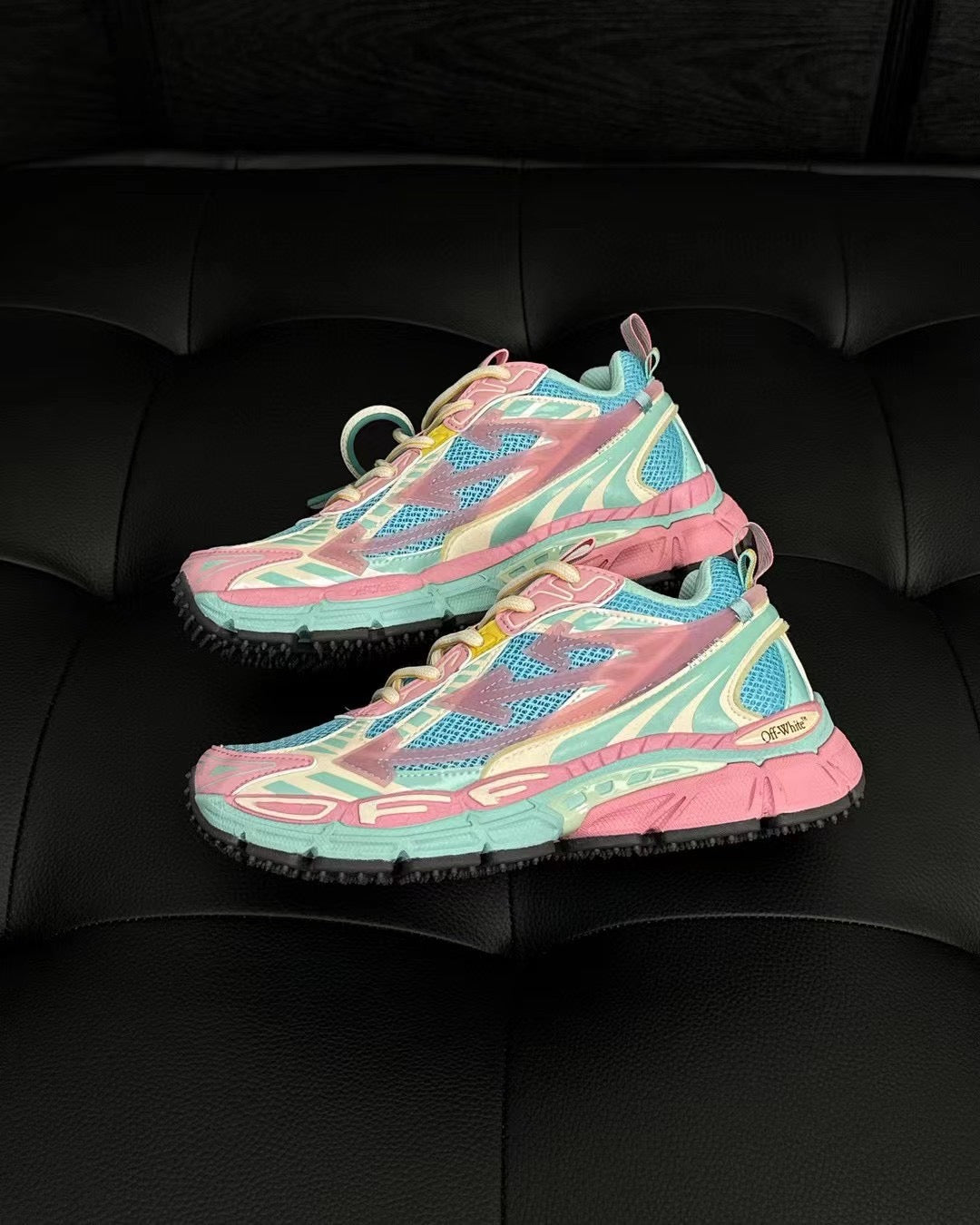 Mehrfarbige Schuhe