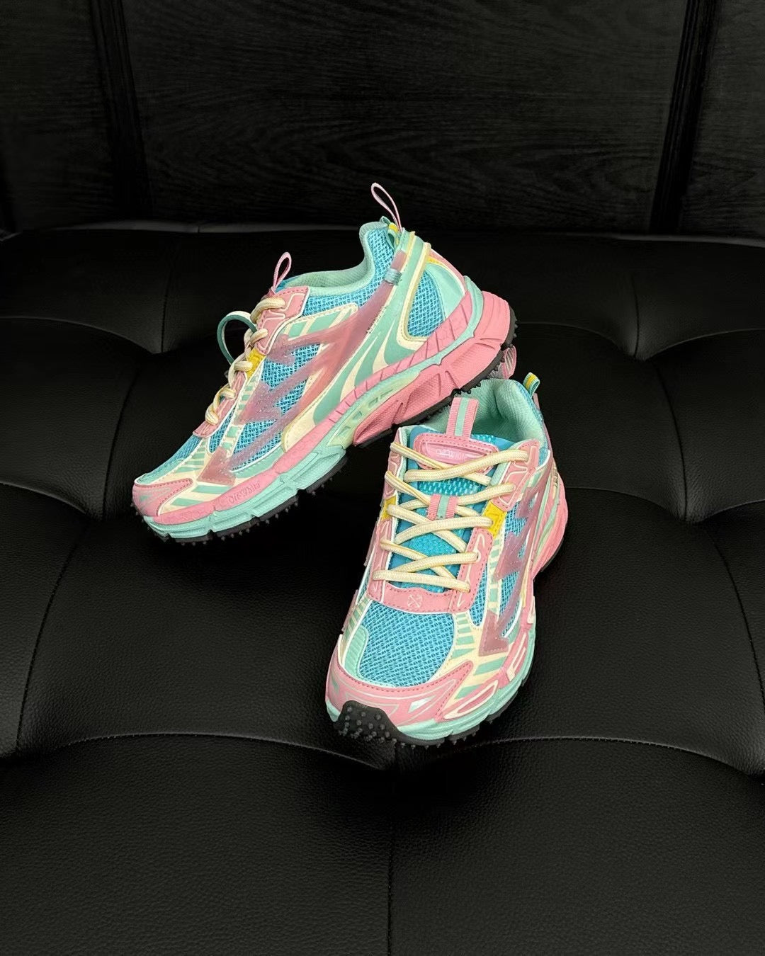 Mehrfarbige Schuhe