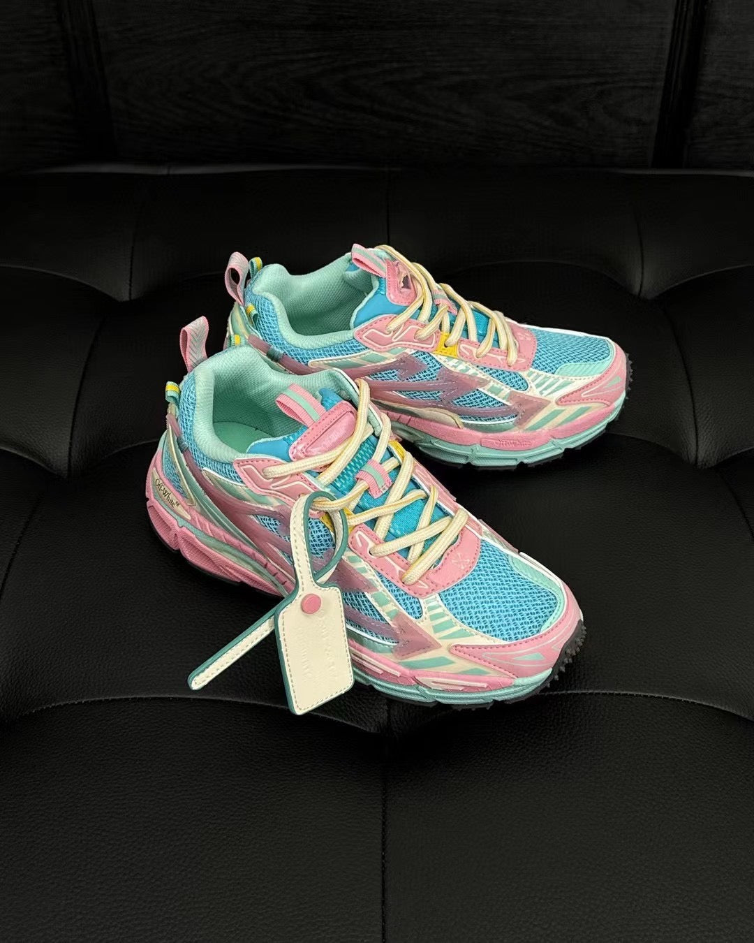 Mehrfarbige Schuhe