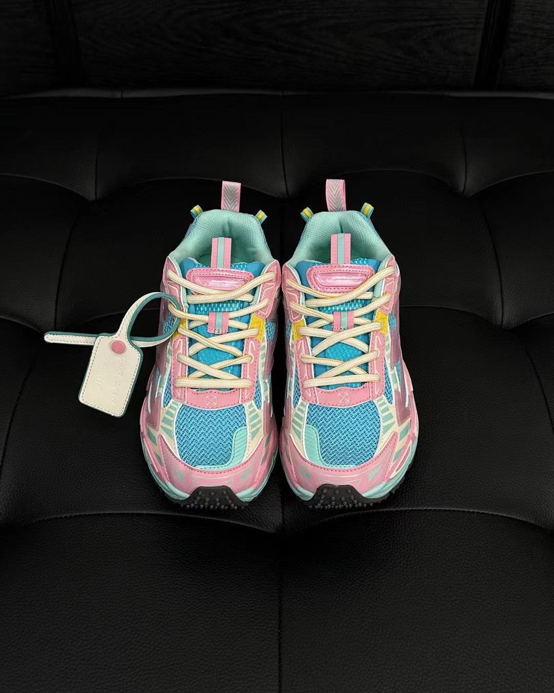 Mehrfarbige Schuhe