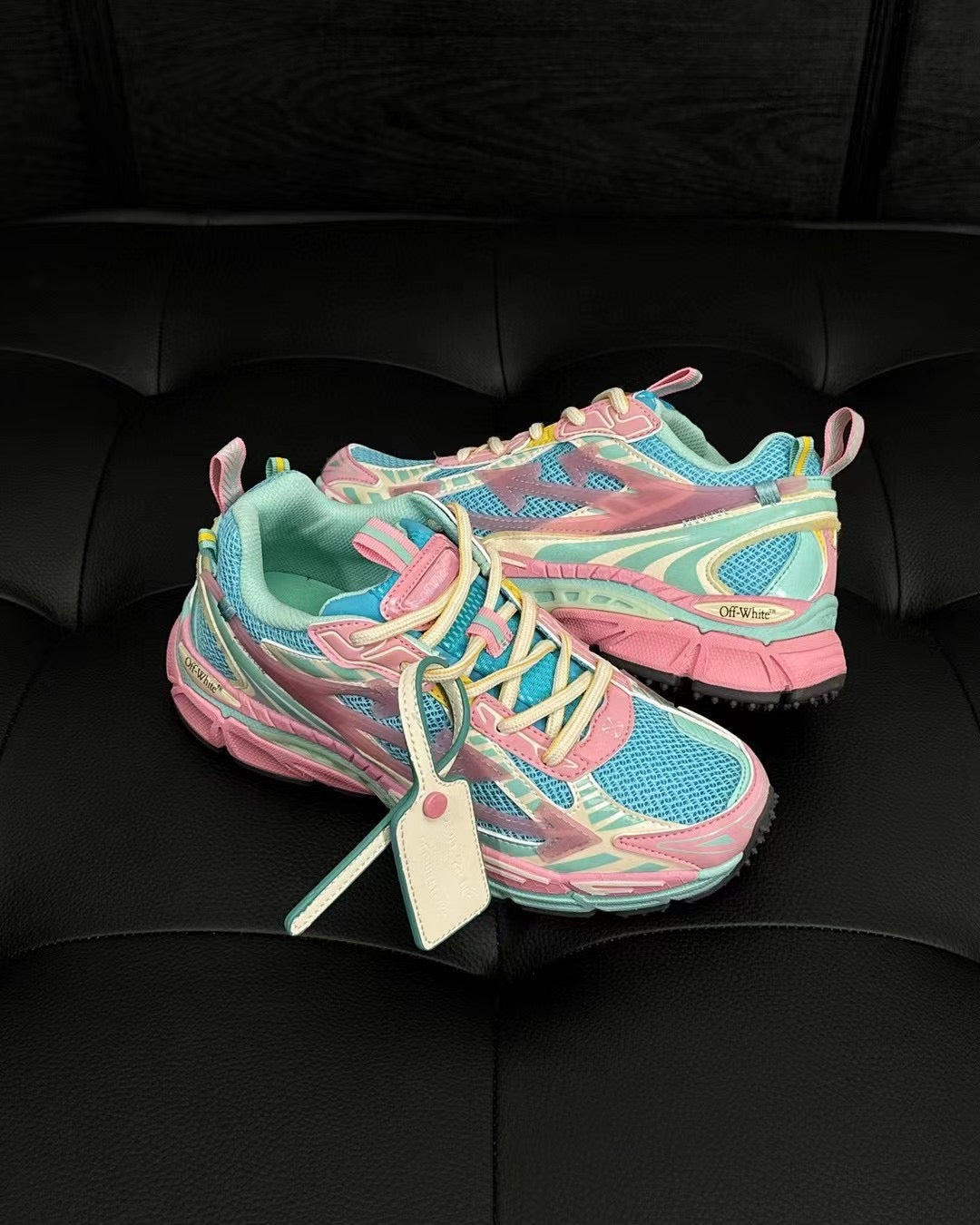 Mehrfarbige Schuhe