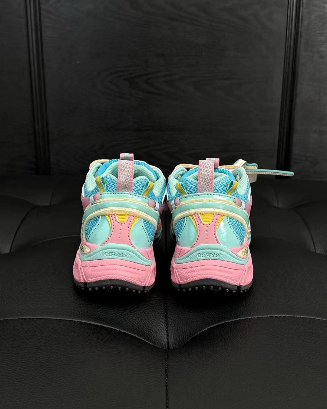 Mehrfarbige Schuhe