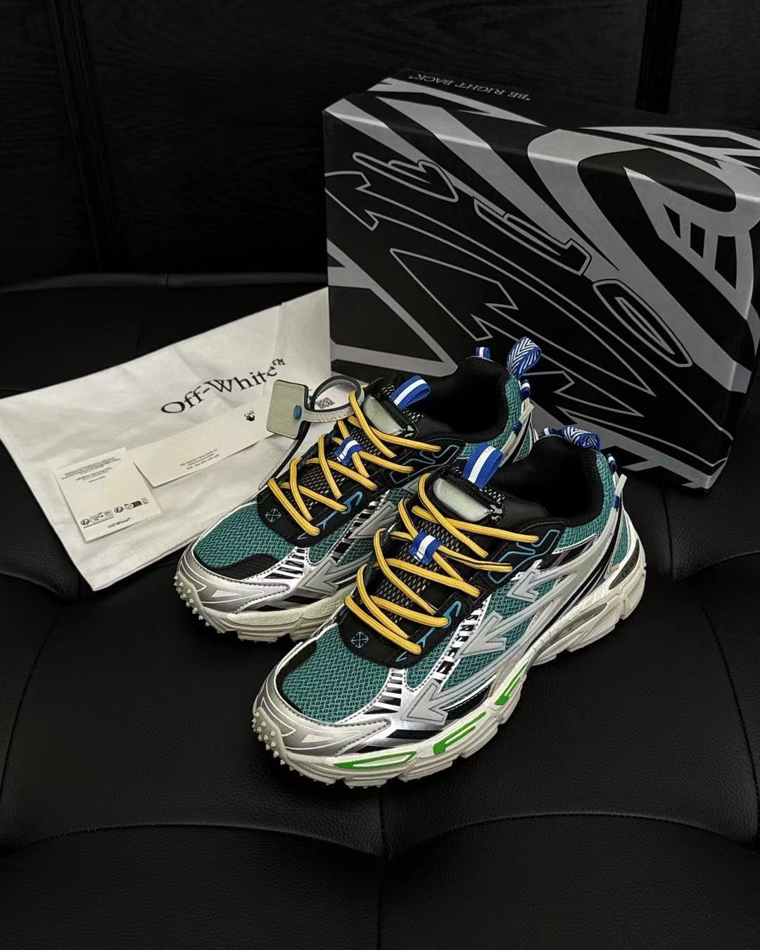 Mehrfarbige Schuhe