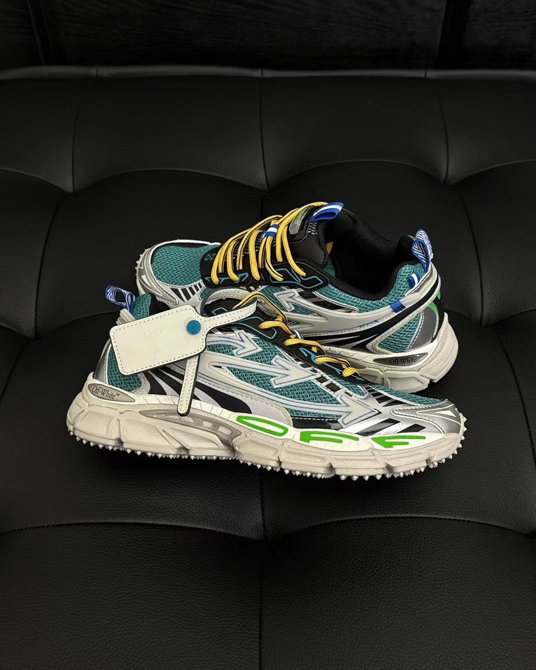 Mehrfarbige Schuhe