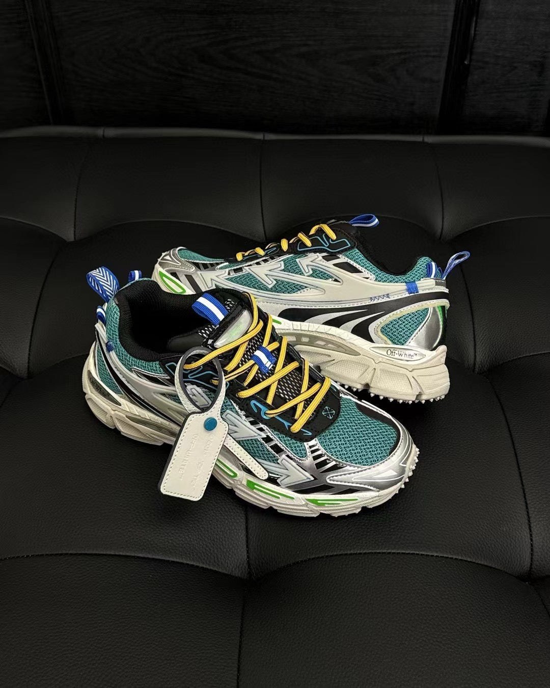 Mehrfarbige Schuhe