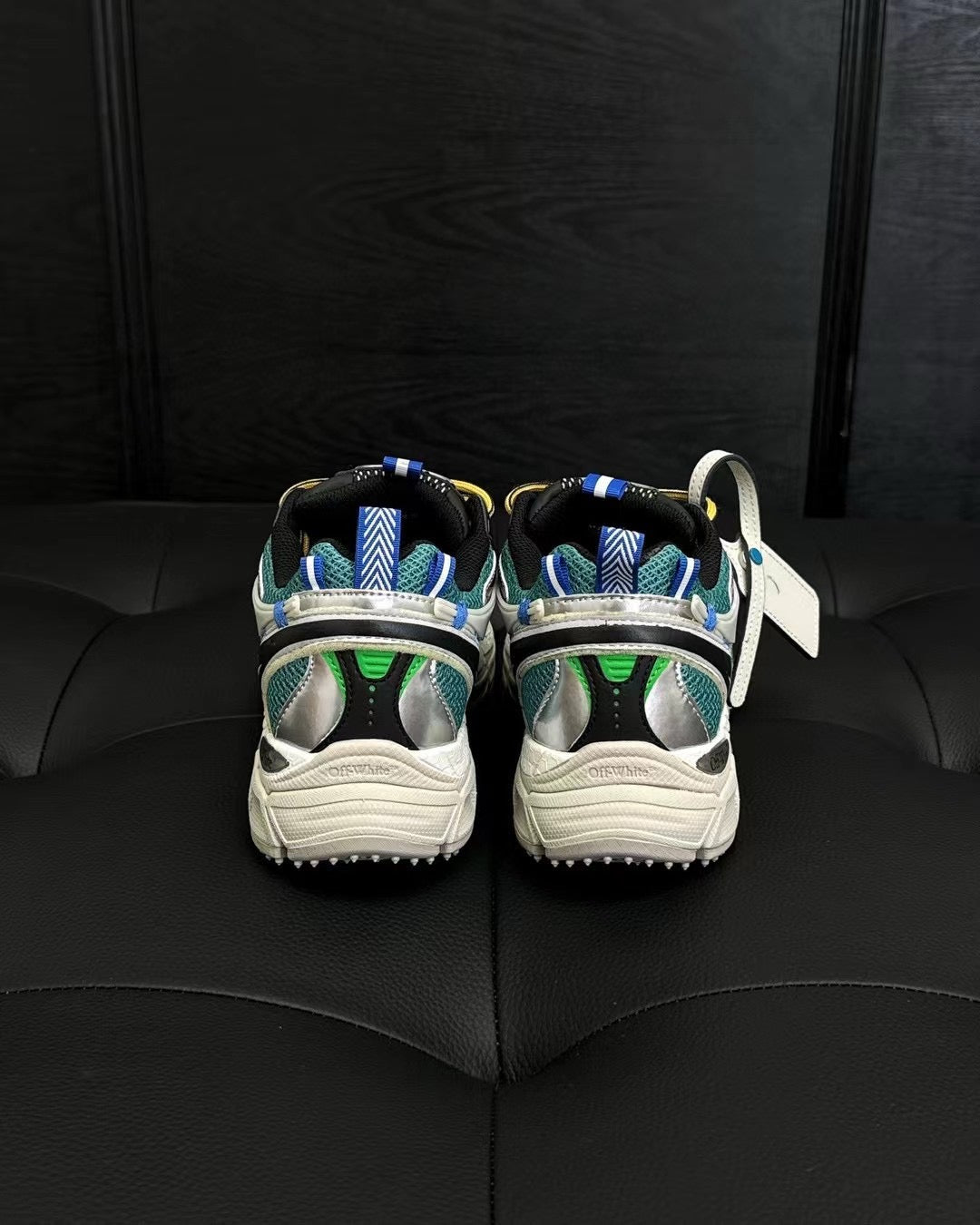 Mehrfarbige Schuhe