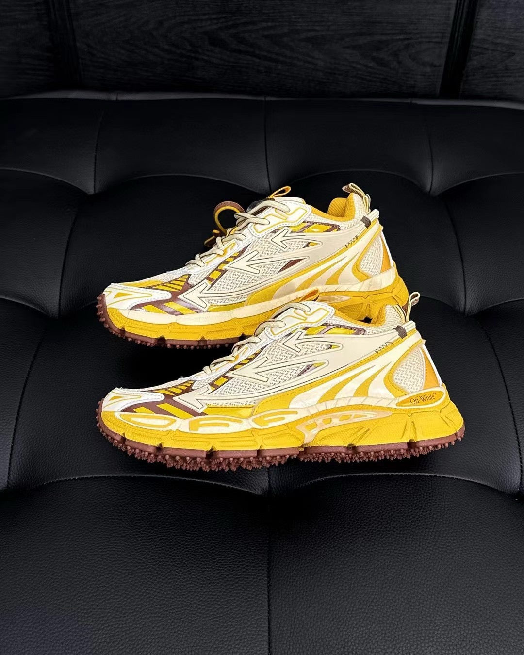 Mehrfarbige Schuhe