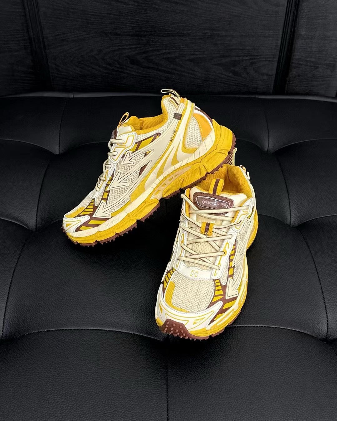 Mehrfarbige Schuhe