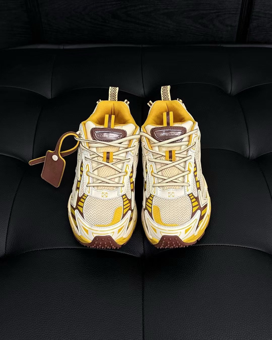 Mehrfarbige Schuhe