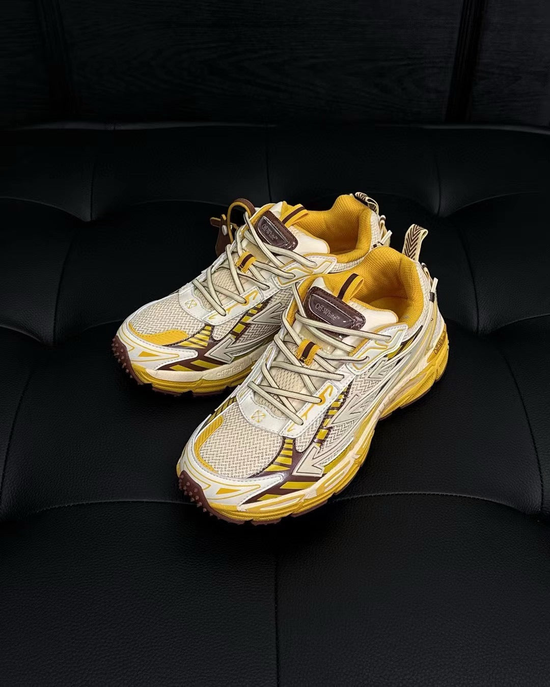 Mehrfarbige Schuhe