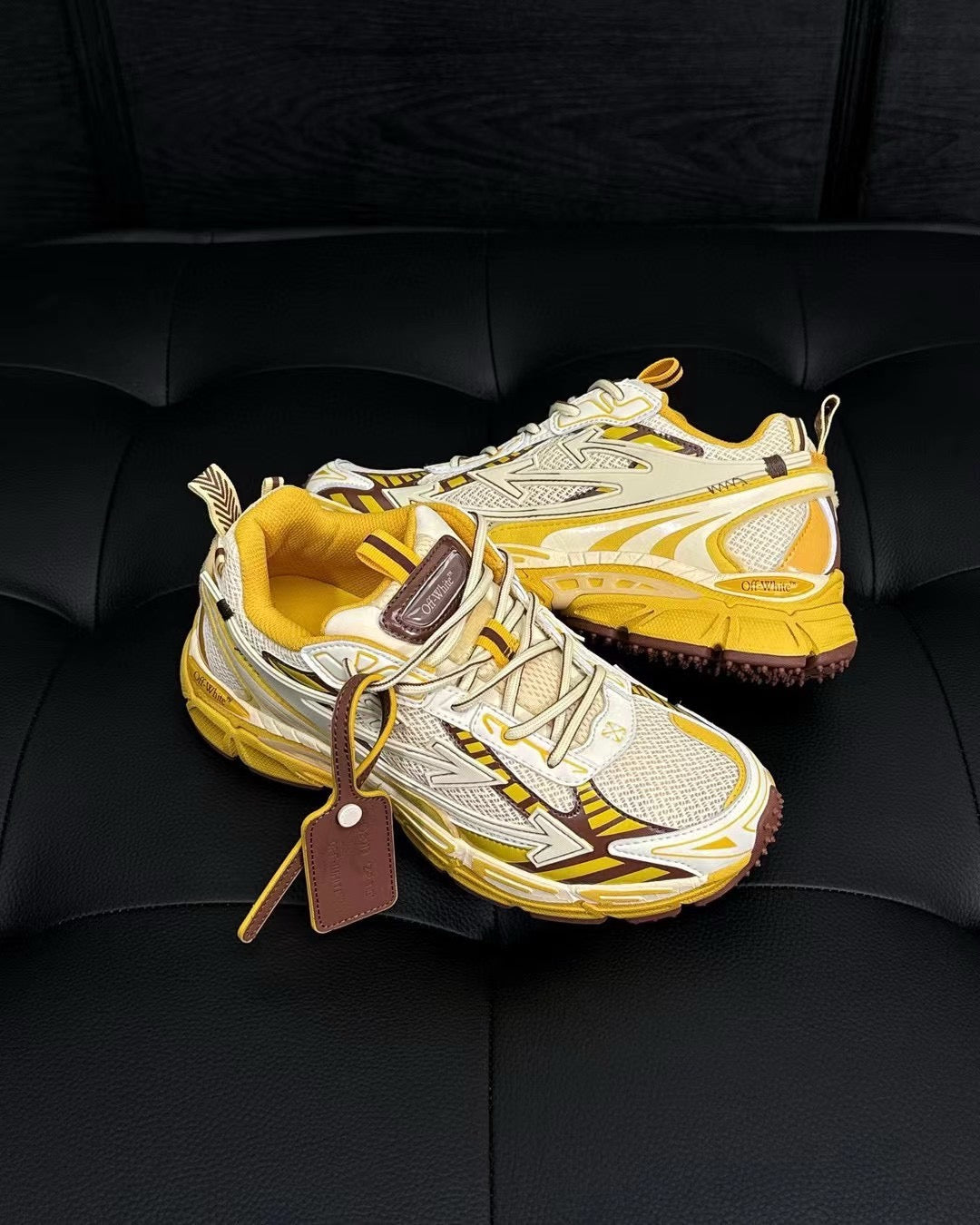 Mehrfarbige Schuhe