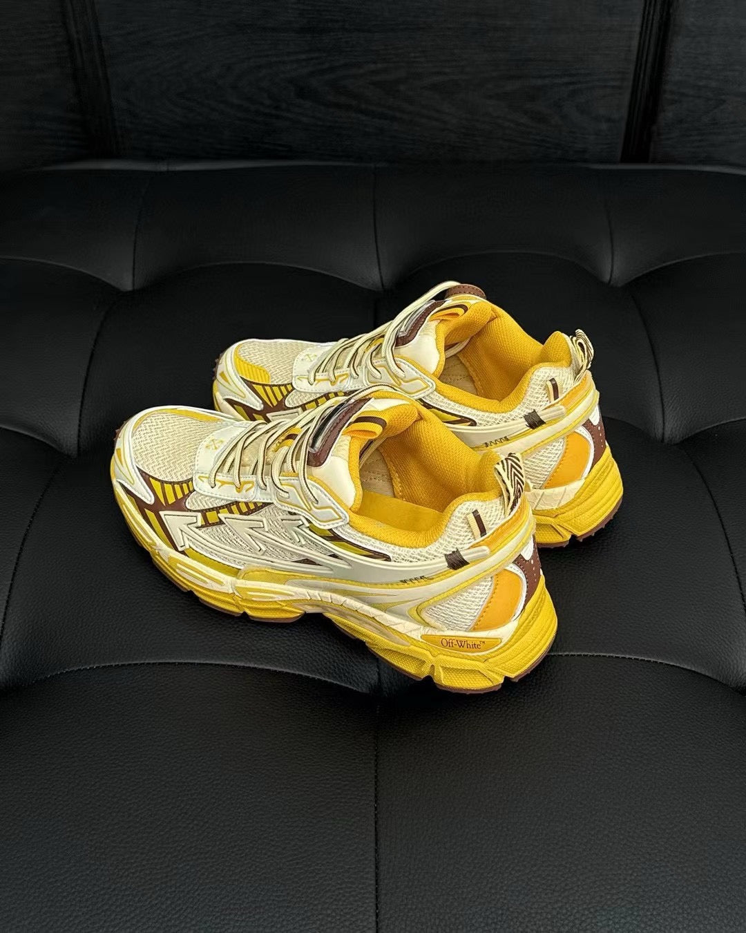 Mehrfarbige Schuhe