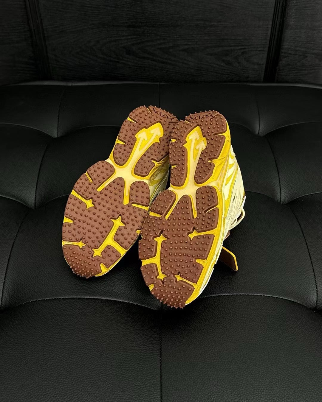 Mehrfarbige Schuhe