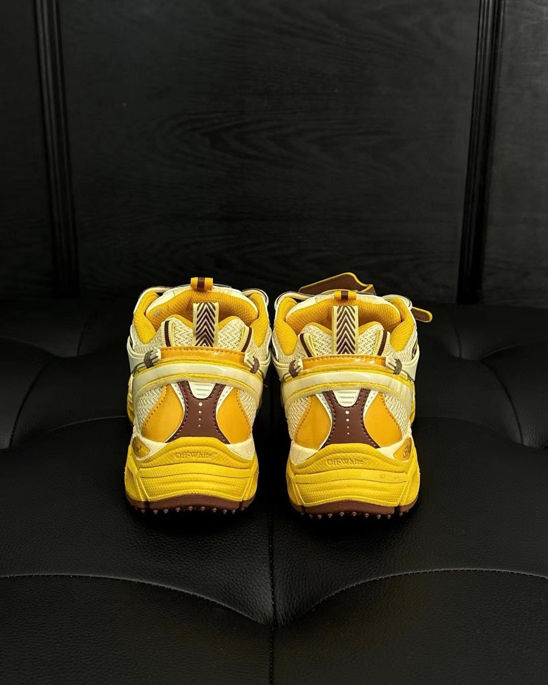 Mehrfarbige Schuhe