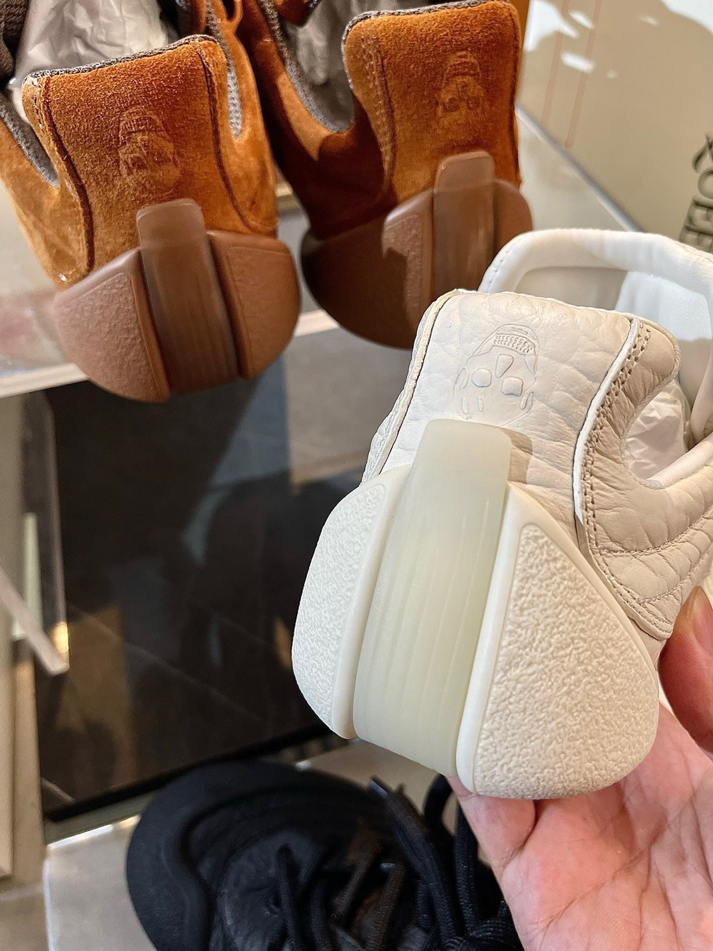 Mehrfarbige Schuhe