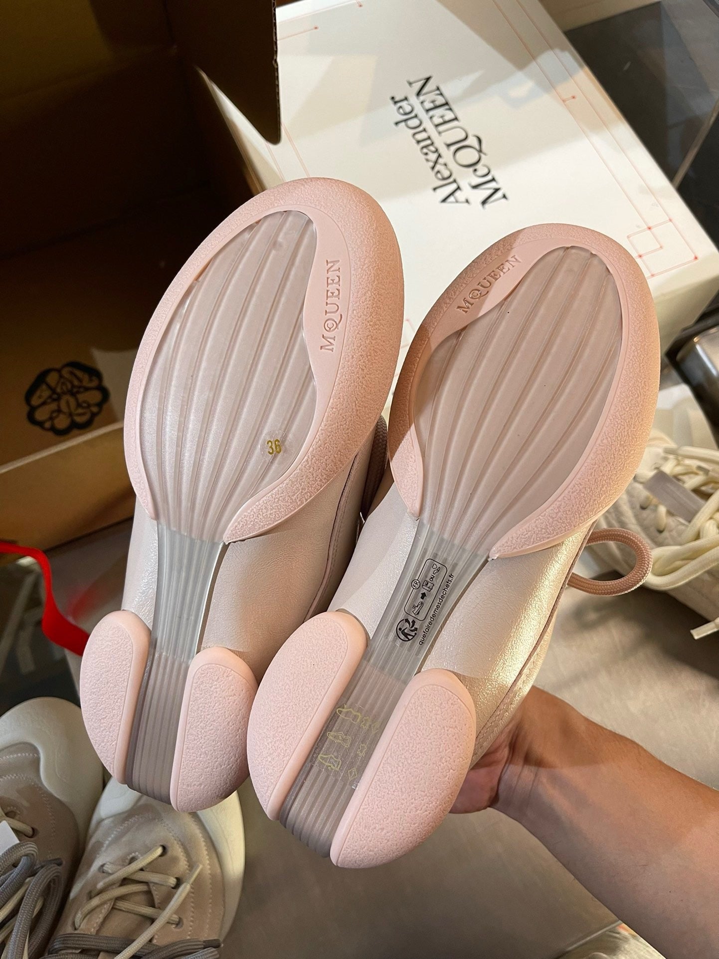 Mehrfarbige Schuhe