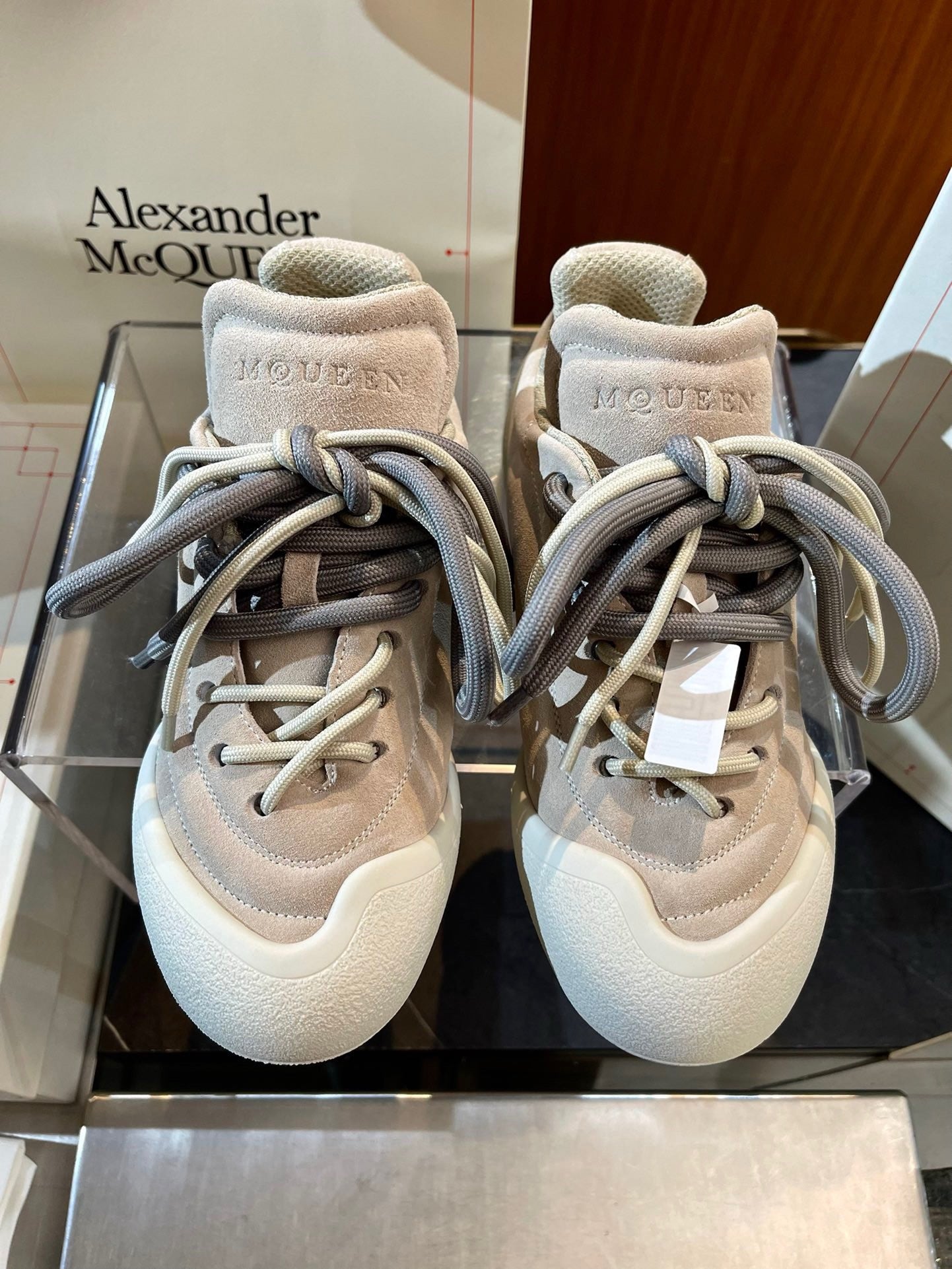 Mehrfarbige Schuhe