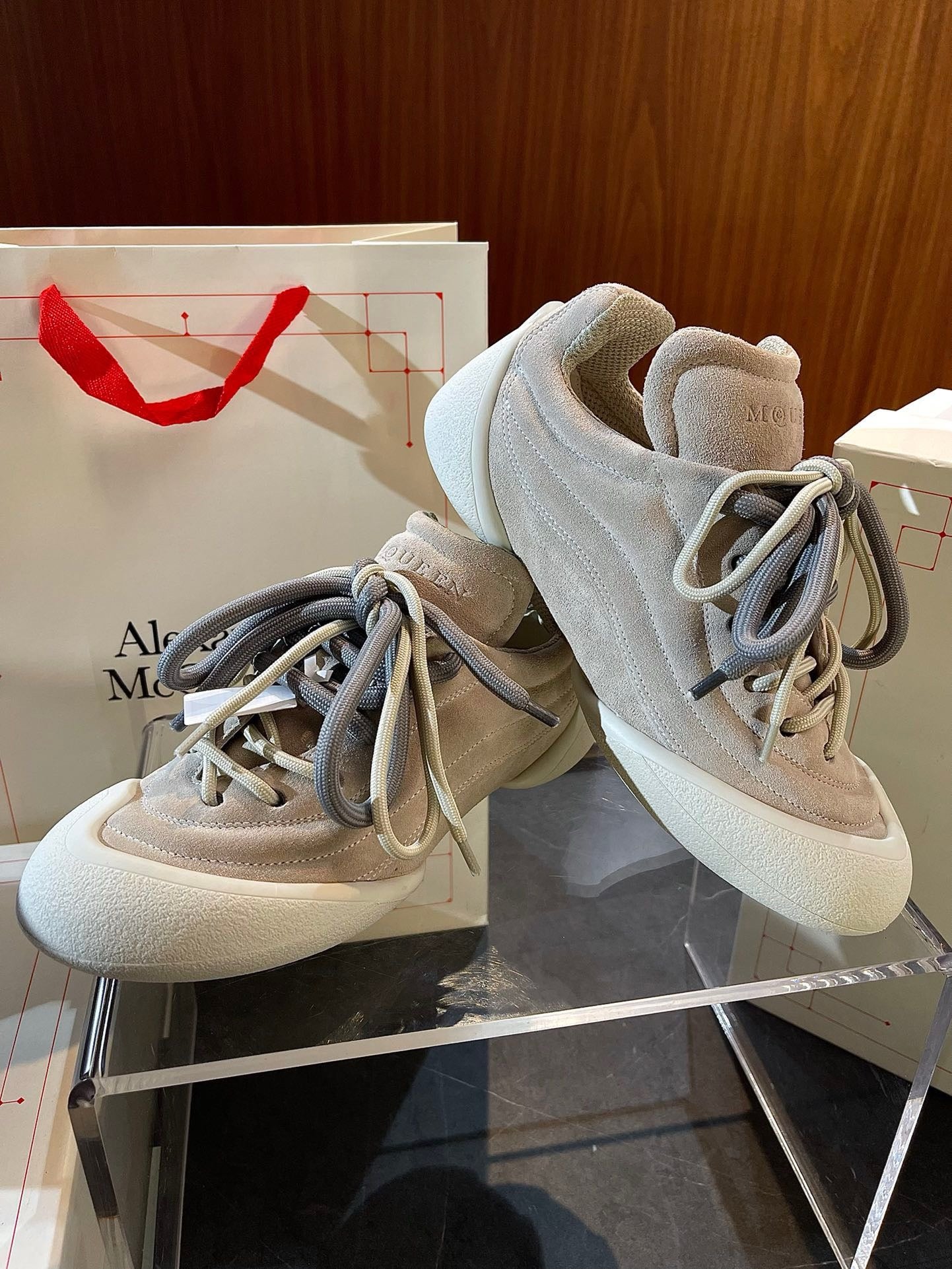 Mehrfarbige Schuhe