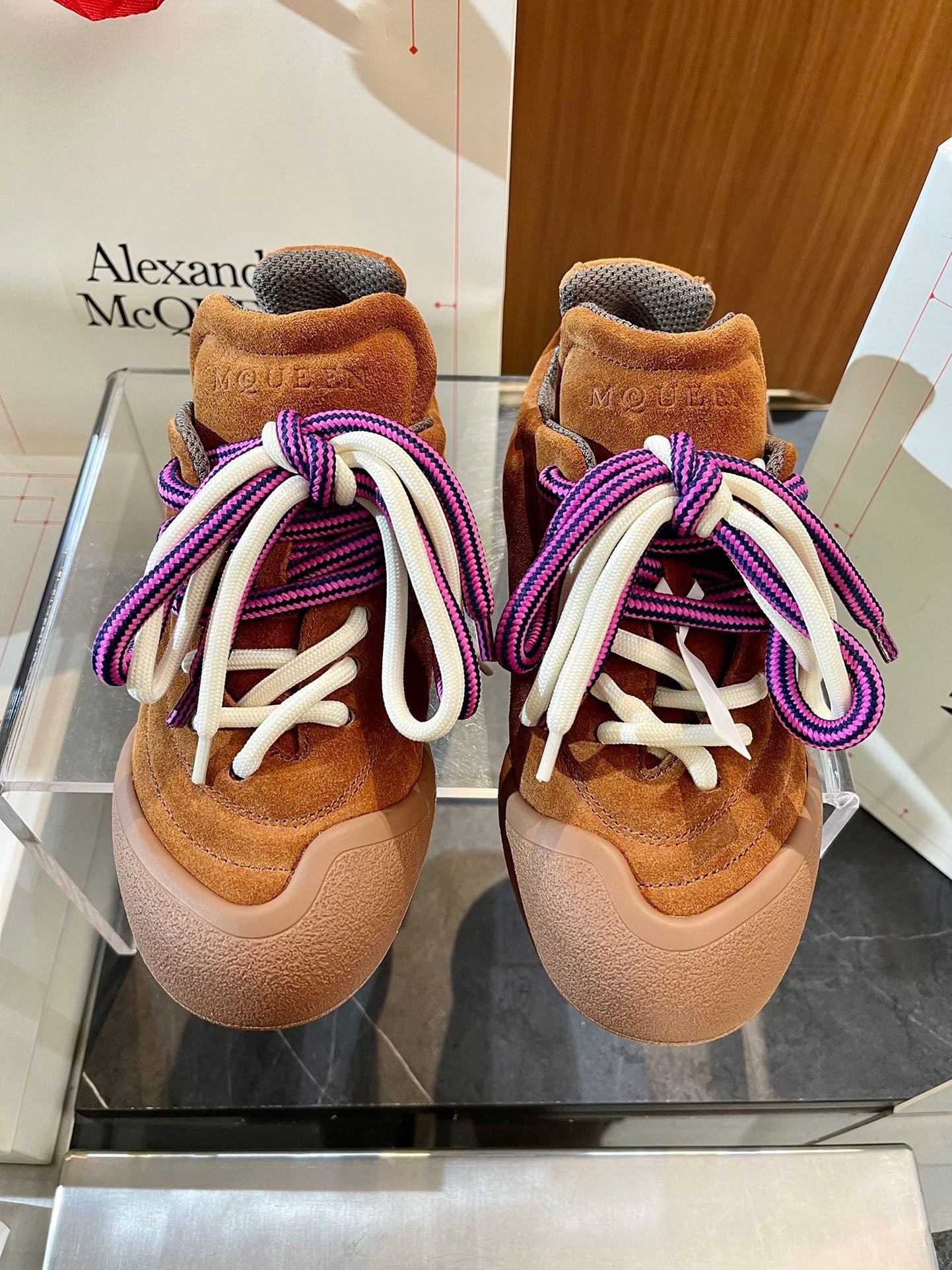 Mehrfarbige Schuhe