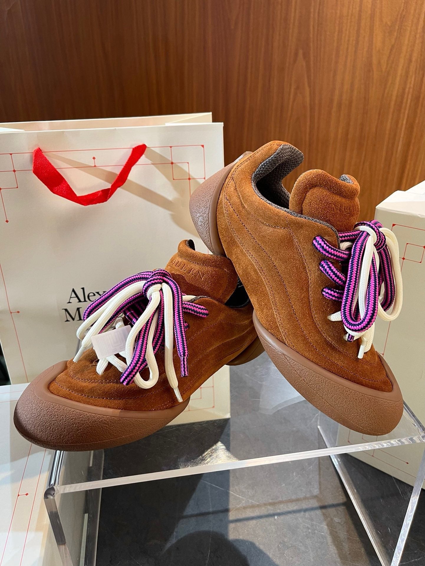 Mehrfarbige Schuhe