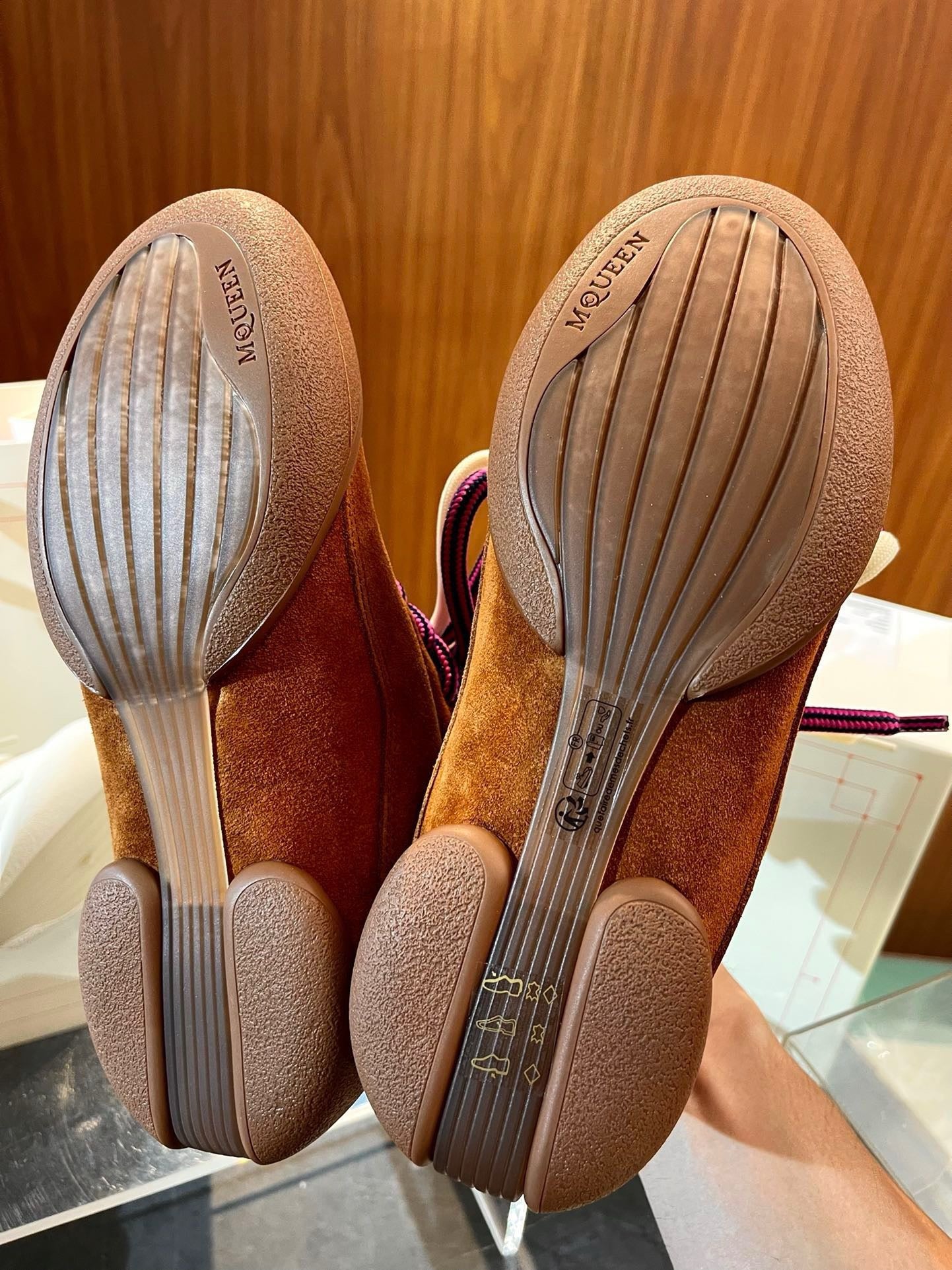 Mehrfarbige Schuhe