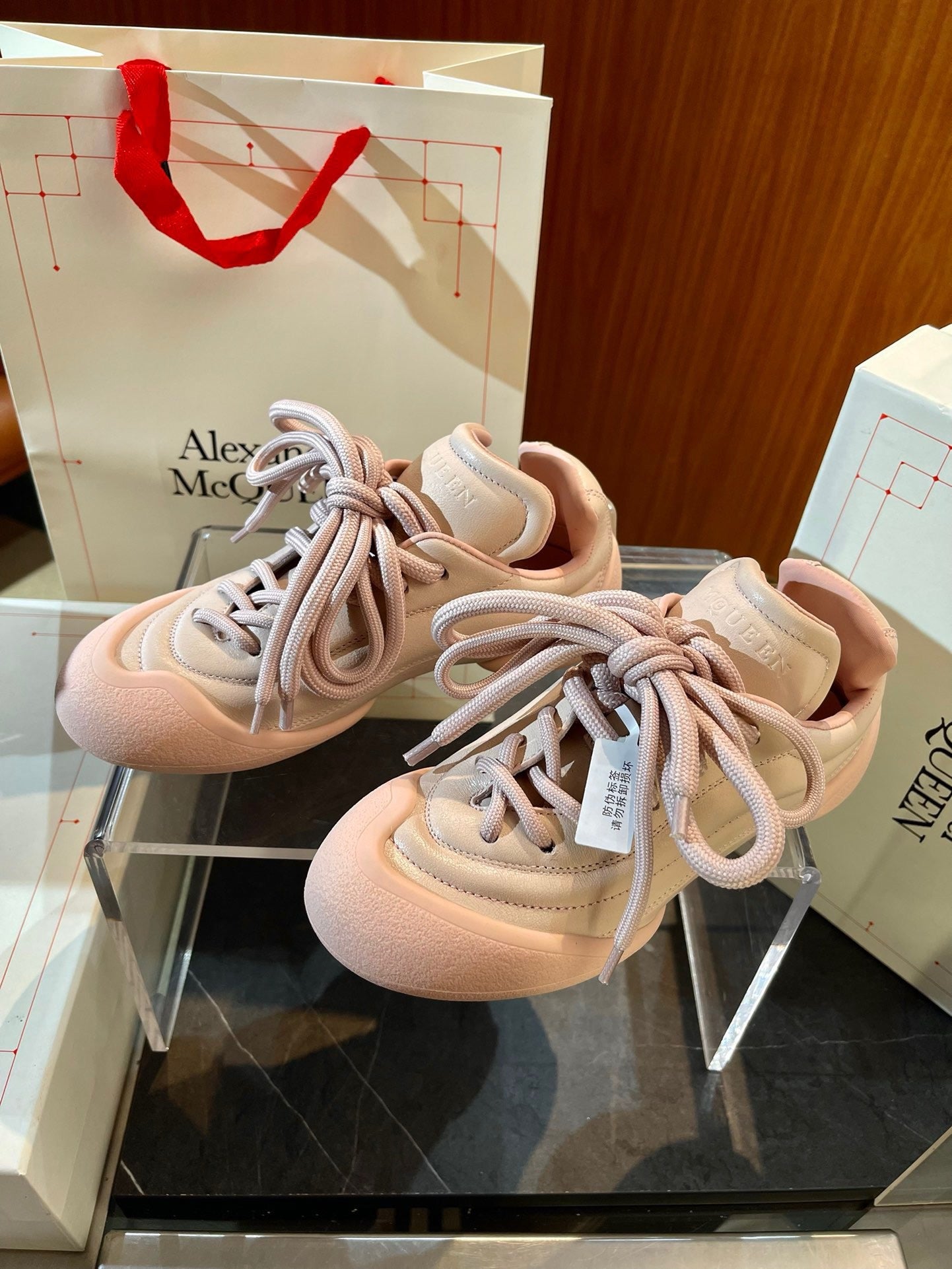 Mehrfarbige Schuhe
